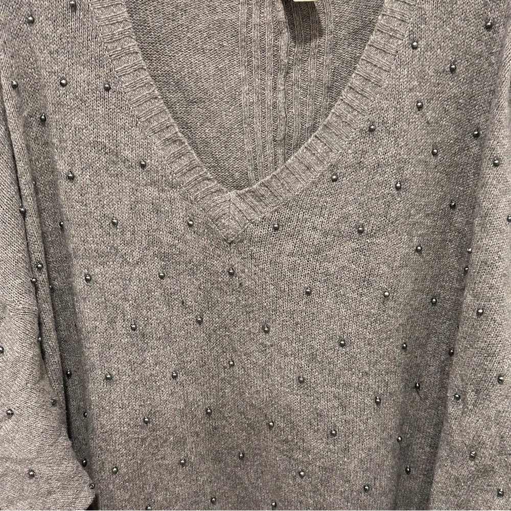 DKNY Jeans Womens Gray V-Neck Sweater, Pearl Beaded, Angora Blend Pullover 14/16